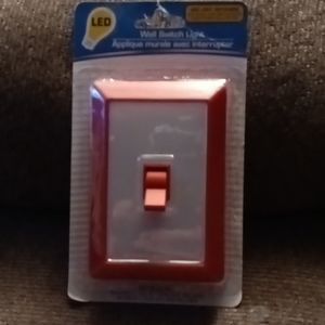 LED wall switch light takes 3 AAA batteries